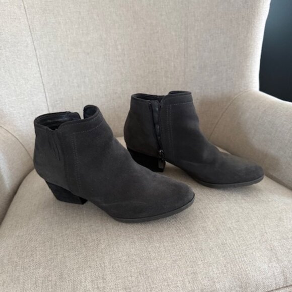 Blondo Valli Waterproof Bootie - Picture 1 of 7